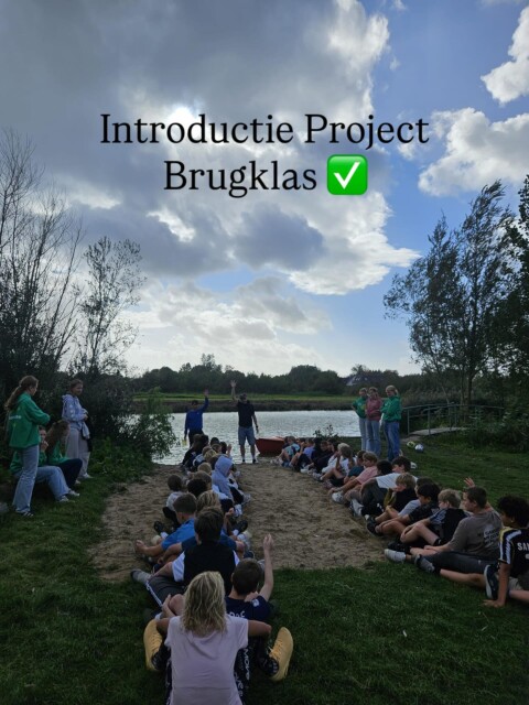 De afgelopen twee weken zijn onze acht brugklassen op Introductie Project geweest bij #scoutingnootdorp 🏕️. Zij hebben samengewerkt, samen gespeeld, elkaar én de werkwijze van het Daltononderwijs lerend kennen. Daarnaast hebben zij ook hun coaches en leerlingcoaches leren kennen. 
Onze brugklassers hebben een mooie start gemaakt op het Dalton College✅en zijn klaar voor dit nieuwe schooljaar 🥳#daltoncollege #daltonvoorburg #daltononderwijs #brugklas #kamp #introductieproject #samenwerken #samenspelen #tenten #coaches #leerlingcoaches #kampvuur #marshmellows #elkaarlerenkennen #speurtocht