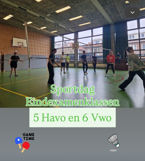 De eindexamenklassen 5 havo en 6 vwo hebben een gezellige sportdag gehad😀. Tijdens deze dag waren de leerlingen fanatiek bezig met verschillende sporten, zoals volleybal 🏐, basketbal 🏀, tokkiebal 🤾‍♂️, tafeltennis 🏓 en badminton 🏸. Er werd veel gelachen 😂, gestreden 🔥 en samengewerkt 🤝. Dit zorgde voor een fijne sfeer ✨. Hiermee hebben onze eindexamenleerlingen hun gymcarrière op het Dalton afgesloten. 
Het was een geslaagde dag 🎓!
#sportdag #eindexamenklas #gymles #afsluiten #daltoncollegevoorburg
