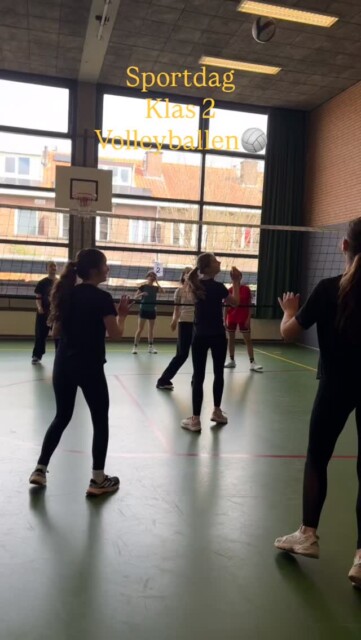Vandaag werd er tijdens de Sportdag van klas 2 fanatiek gevolleybald🏐✅
#volleyballen #sportdag #klas2 #winnen #daltoncollegevoorburg