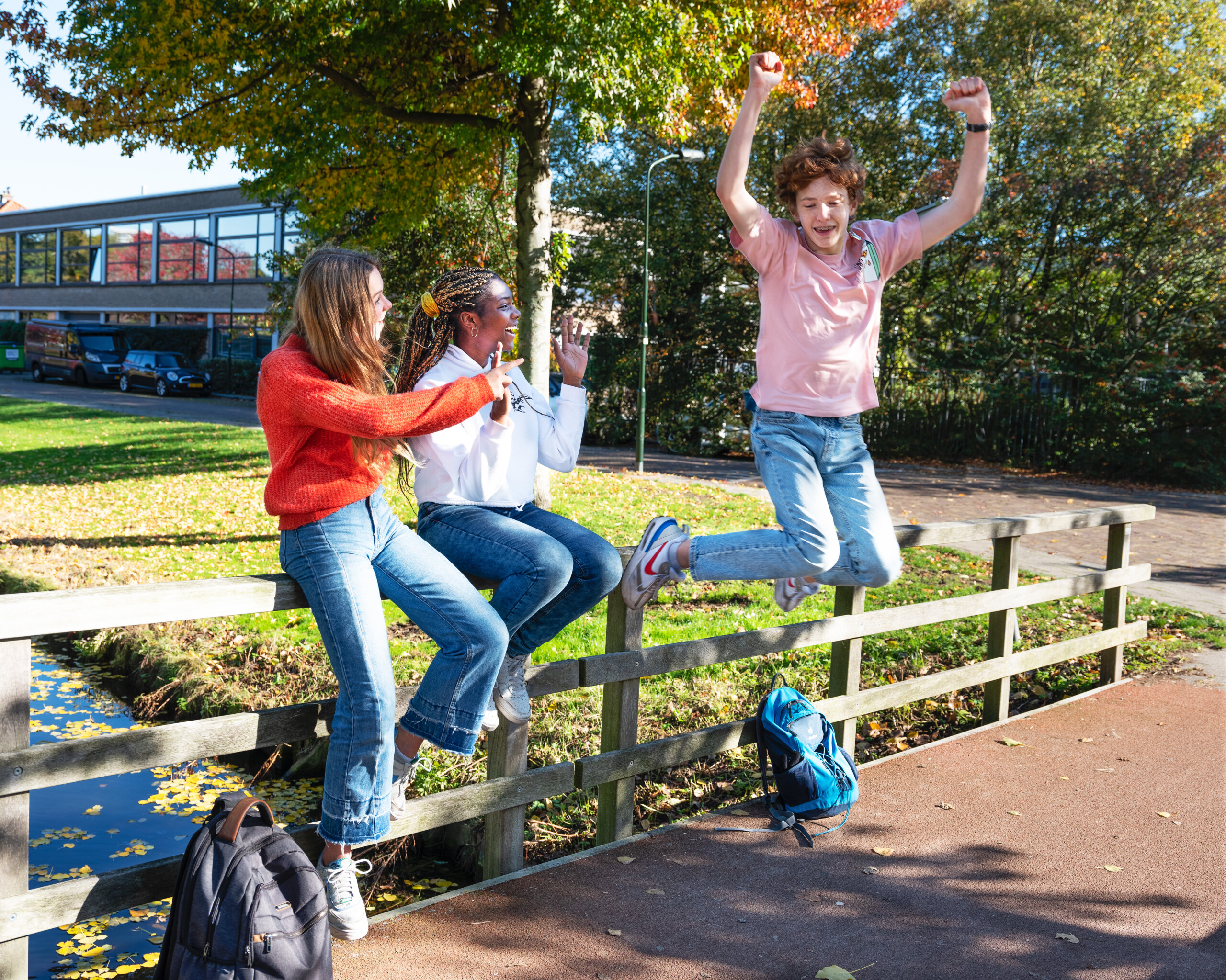 leerling zit en spring